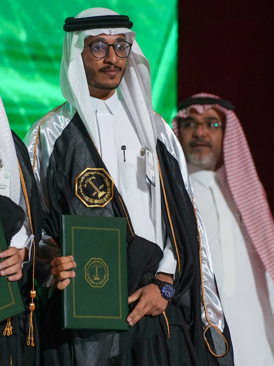 Abdullah_thob's tweet photo. الحمدلله حمداً كثيرا طيباً مباركاً فيه 

سبحان الله مرت السنين كاللحظات
🎓ليلة لا تنسى💜 https://t.co/ABDEnTCOsL