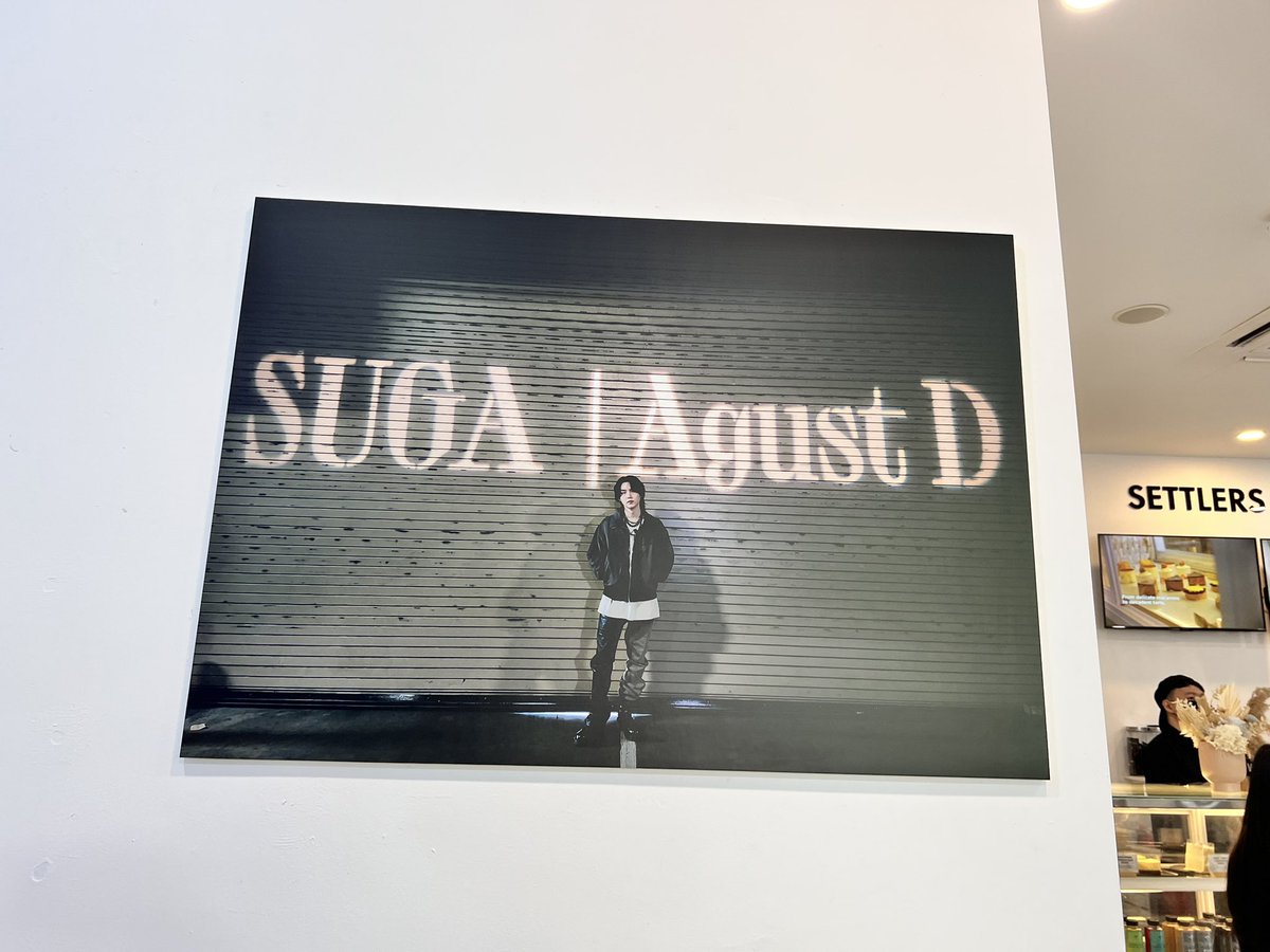 AngelaCSY's tweet photo. /20240309/
Wasn’t expected this as a part of my Singapore trip!
Feeling so welcomed by the SG🇸🇬ARMY💜
Thank you @DonandWolley for hosting this lovely bday event🥰 

#HAPPYSUGADAY
#슈가생일ᄎᄏ 
#SUGA
#MinYoongi 
#YOONGI
#HappyBirthdaySUGA 
#SUGAPORECAFE https://t.co/rHMC4ticGD
