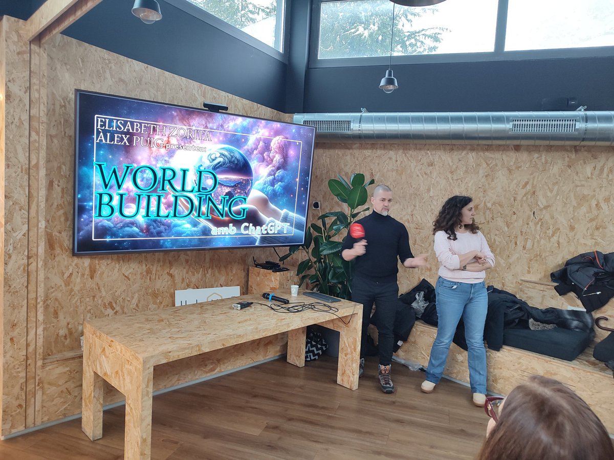 Sc2f2's tweet photo. Taller de worldbuiding amb @AlexPuigLinares i Eli Zorita. Grans jugadors de rol i escriptors. Al #hivefive dins la 61a Ter-Cat d'Andorra https://t.co/FErez8RMaS