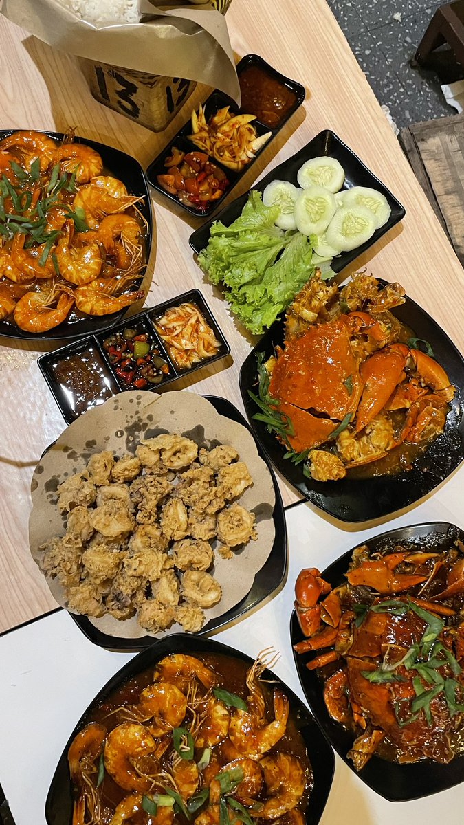 makan malem di resto apung muara angke, kaget juga pas bayar ekwkwk