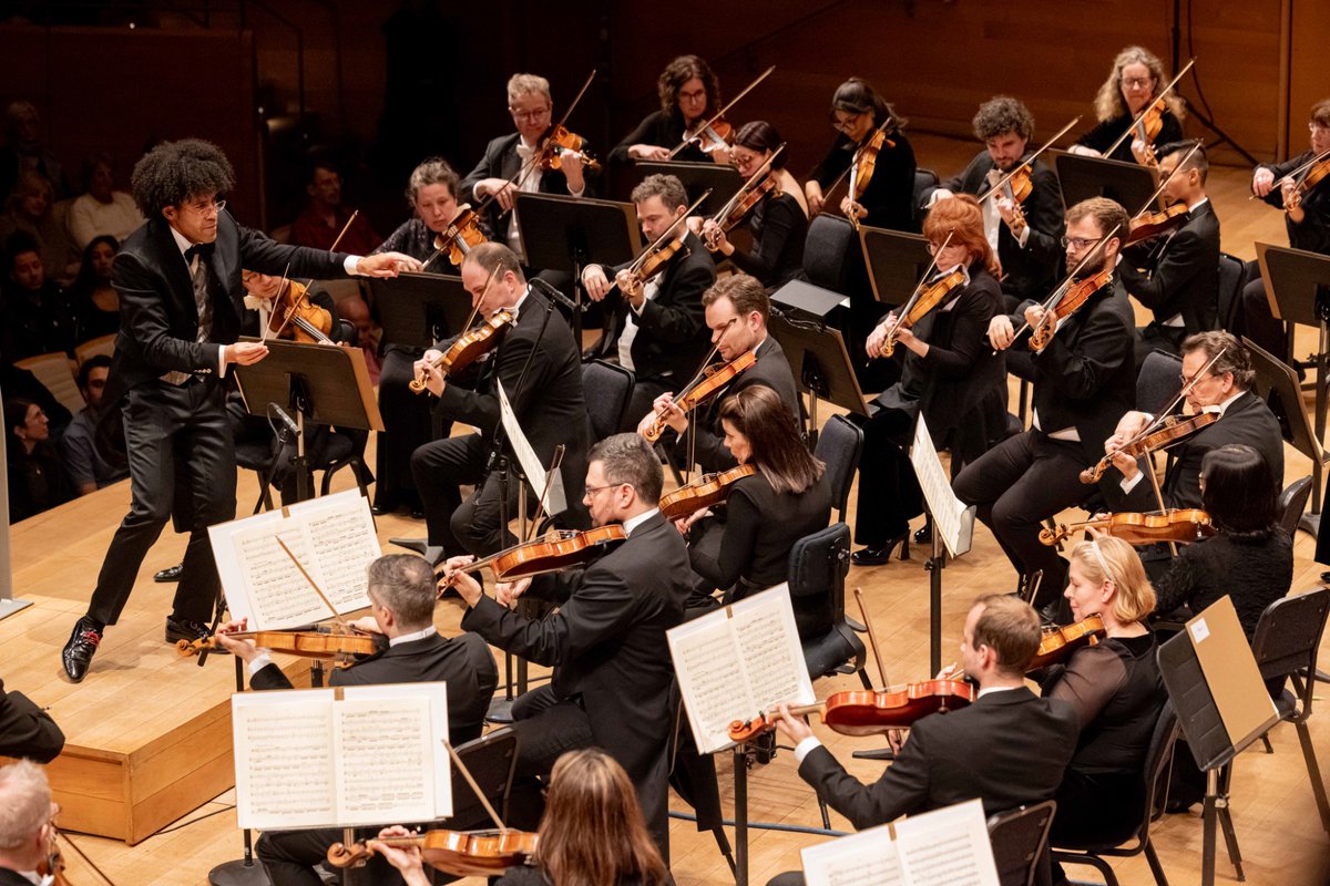 J'adore ce programme: la Symphonie n° 8 de Chostakovitch et la Symphonie n° 1 de Beethoven avec mon @OSMconcerts. Encore un concert dimanche ou vous pouvez regarder la télédiffusion sur @medicitv et @mezzo_tv.