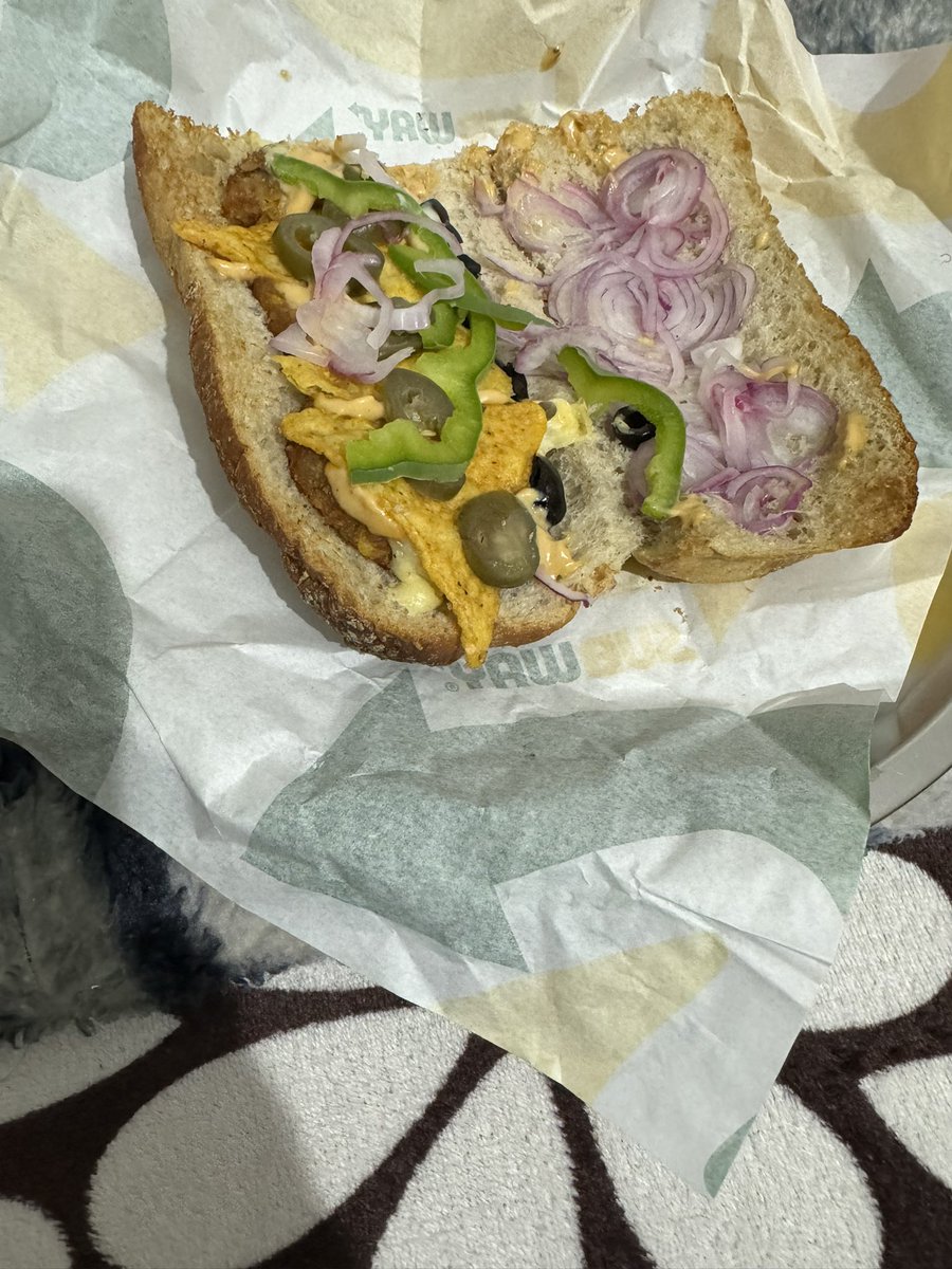 hssitta's tweet photo. @zomato @zomatocare are big time fraud
they are delivering from some third class base kitchens
posing as big food chains
Support chat doesn’t have correct automated responses
They don’t have any responsibility
Sharing pics of my order detail and food received https://t.co/otL1QNVJql