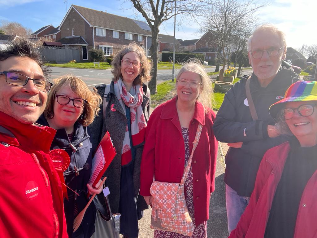 Our team were out on the doorstep in Broadmead this morning and getting a great reaction. A general election will almost certainly be this year and we are prepping hard. Everything we are hearing on the doorstep suggests that Labour could take this seat from Damian Collins 🗳️✔️🌹