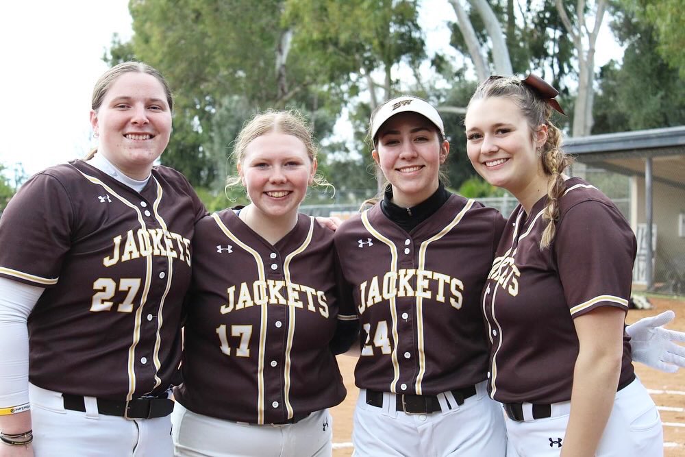 BW__Softball's tweet photo. Yellow Jackets in Cali☀️ https://t.co/7wsMLAUwah