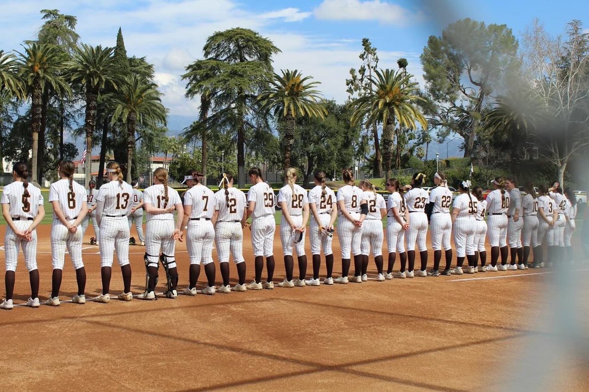 BW__Softball's tweet photo. Yellow Jackets in Cali☀️ https://t.co/7wsMLAUwah