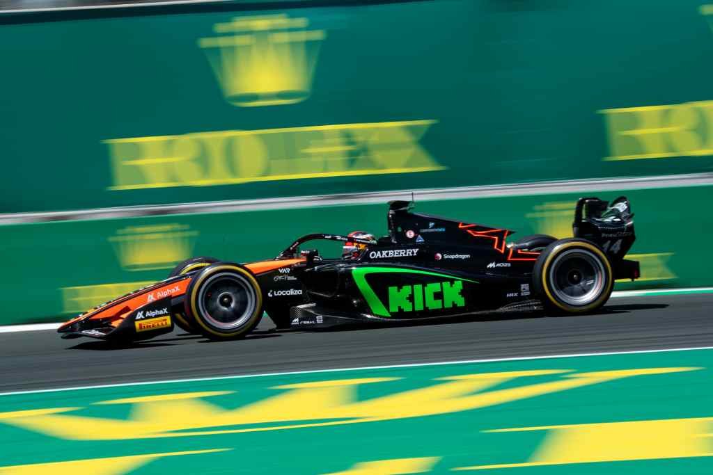 Alex_F1__'s tweet photo. ENZO #Fittipaldi 🇧🇷 S'IMPOSE !!!
Kush #Maini 🇮🇳 P2 devant Dennis #Hauger 🇳🇴 P3.
Amaury #Cordeel 🇧🇪 P5 score des pts comme Rafael #Villagomez 🇲🇽 P9.
Andrea Kimi #Antonelli 🇮🇹 P6 devant Zane #Maloney 🇧🇧 P7 et Richard #Verschoor 🇳🇱 P8.
#F2 #SaudiArabianGP 🇸🇦 https://t.co/WvyD2QQhPg