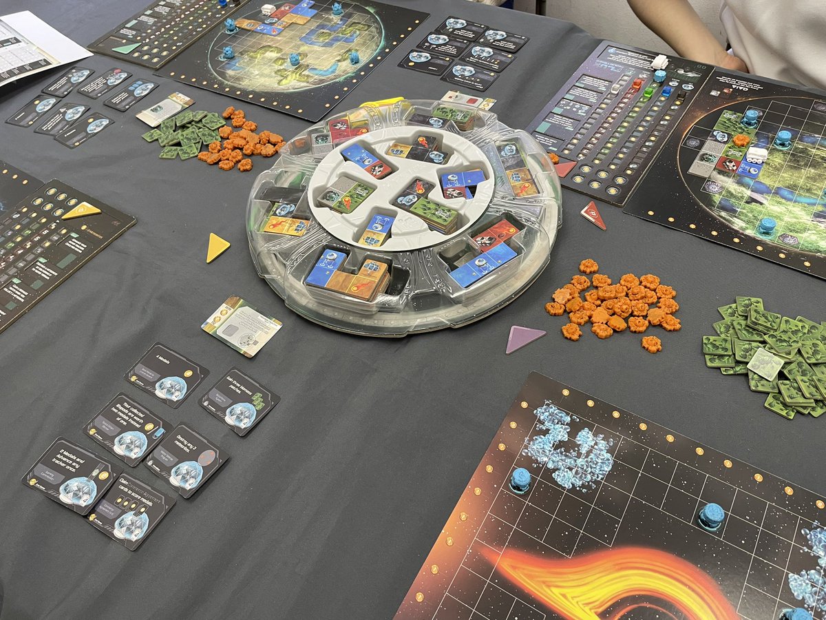 CelestialCrownC's tweet photo. 2024/3/9
#東京クローズ:#PlanetUnknown
星の終わり(Oblivion)←4人戦
やはり各レベルの技術はフルオープンで良い。そして企業と惑星はなんらかのロジックで選べるようにした方がいい。組み合わせが悪いと地蔵になる。
別にバランスを気にするもんではないが、拡張で調整されるとハイパー偉いな。 https://t.co/o1KrHbCHhf