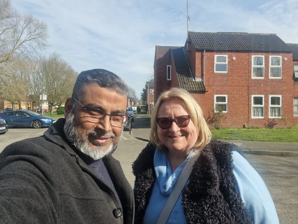 It was a very nice and sunny day in spring weather. My fellow Councillor Jan Sweeting and I had a very busy Saturday as we went around visiting different cases in our ward.