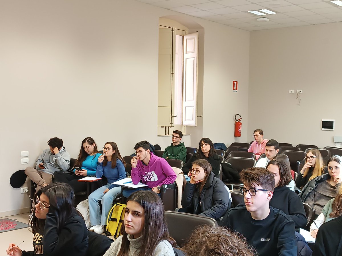 Con il seminario della Dott.ssa Maria Vincenza Catania #CNR #IRIB su 'La sindrome del #cromosoma X fragile' 🧬 si avvia a conclusione lo stage di preparazione alle Olimpiadi di #Neuroscienze organizzato dalle Allieve e dagli Allievi #SSC