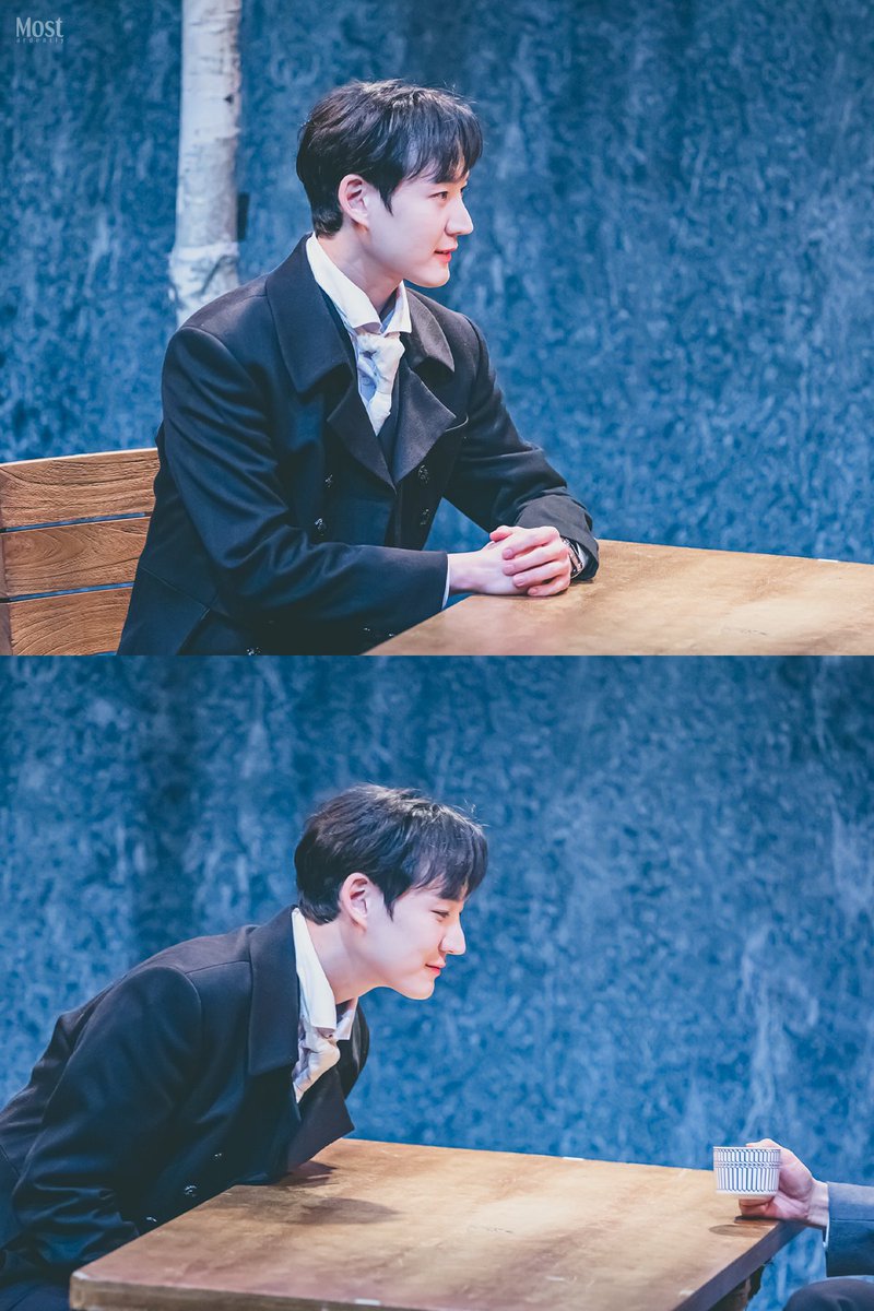 mst_rdntly's tweet photo. 240309 19:00
연극 <헤르츠클란> 
SPIN-OFF VER.
스페셜 커튼콜 ‘다즐링’
데미안 役 | #성연

오늘은 향이 좀 다른데요? https://t.co/ZCXdEs9E6N