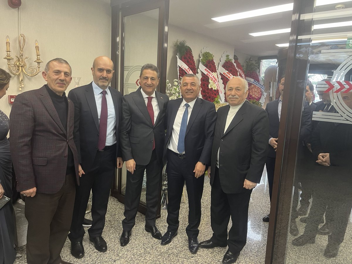 eipek06's tweet photo. Sayın valimizin oğlunun düğünündeyiz Altındağmızda kaymakamlık görevinde bulunan şimdi vali olarak görevini devam ettiren Sayın Erol Karaömeroğlu Bey’in kıymetli evlatlarının düğün merasimine yönetim kurulu üyemiz @SellahattinAle1 @SahinHasan53 bölge esnaflarımızdan Sayın Resul Somuncu Bey ile birlikte ￼katılım sağlayarak hayırlı olsun dileklerinde bulunduk ￼