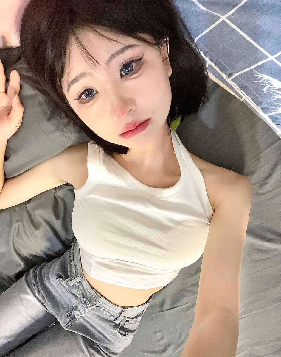 xxuan0752's tweet photo. 没人撑腰的日子里我一个人也有好好生活 回来吧这一等整整有一年了#亚太没有帅哥😷 https://t.co/Xa0h3xhljP