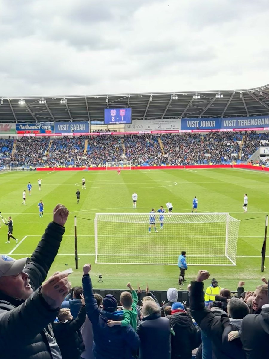 fiona_cardiff's tweet photo. The most fun I’ve had at @CardiffCityFC since we beat Swansea last September - magic! Two goals in stoppage time and a deserved victory. @KRFMoore chose the wrong team in January 💙 https://t.co/u9vgZfkNSG