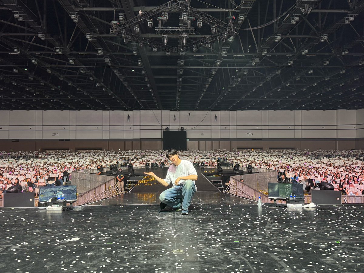 CHAEUNWOO_offcl's tweet photo. [📸] 🌟240224 #MysteryElevator🌟

✩˚｡⋆ 𝑀𝑦𝑠𝑡𝑒𝑟𝑦𝐸𝑙𝑒𝑣𝑎𝑡𝑜𝑟 𝑖𝑛 𝐵𝑎𝑛𝑔𝑘𝑜𝑘 ‧˚♡

아로하의 사랑 덕분에 더웠던 태국🇹🇭
보랏빛으로 가득 채워준
태국 아로하 감사합니다💜

#아스트로 #ASTRO #차은우 #CHAEUNWOO
#아로하 #AROHA #JUSTONE10MINUTE https://t.co/MbDUFLyzFW
