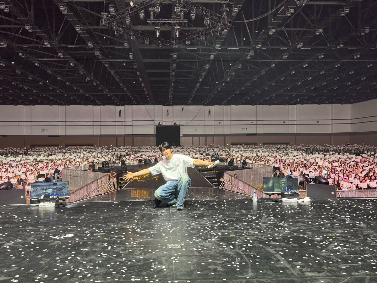CHAEUNWOO_offcl's tweet photo. [📸] 🌟240224 #MysteryElevator🌟

✩˚｡⋆ 𝑀𝑦𝑠𝑡𝑒𝑟𝑦𝐸𝑙𝑒𝑣𝑎𝑡𝑜𝑟 𝑖𝑛 𝐵𝑎𝑛𝑔𝑘𝑜𝑘 ‧˚♡

아로하의 사랑 덕분에 더웠던 태국🇹🇭
보랏빛으로 가득 채워준
태국 아로하 감사합니다💜

#아스트로 #ASTRO #차은우 #CHAEUNWOO
#아로하 #AROHA #JUSTONE10MINUTE https://t.co/MbDUFLyzFW
