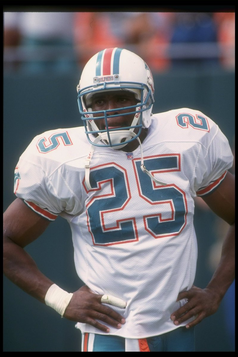 PhinsChris's tweet photo. Happy birthday to the Hitman, former #Dolphins S @LouisOliver25! 👊🏼 https://t.co/gY495wB9wD