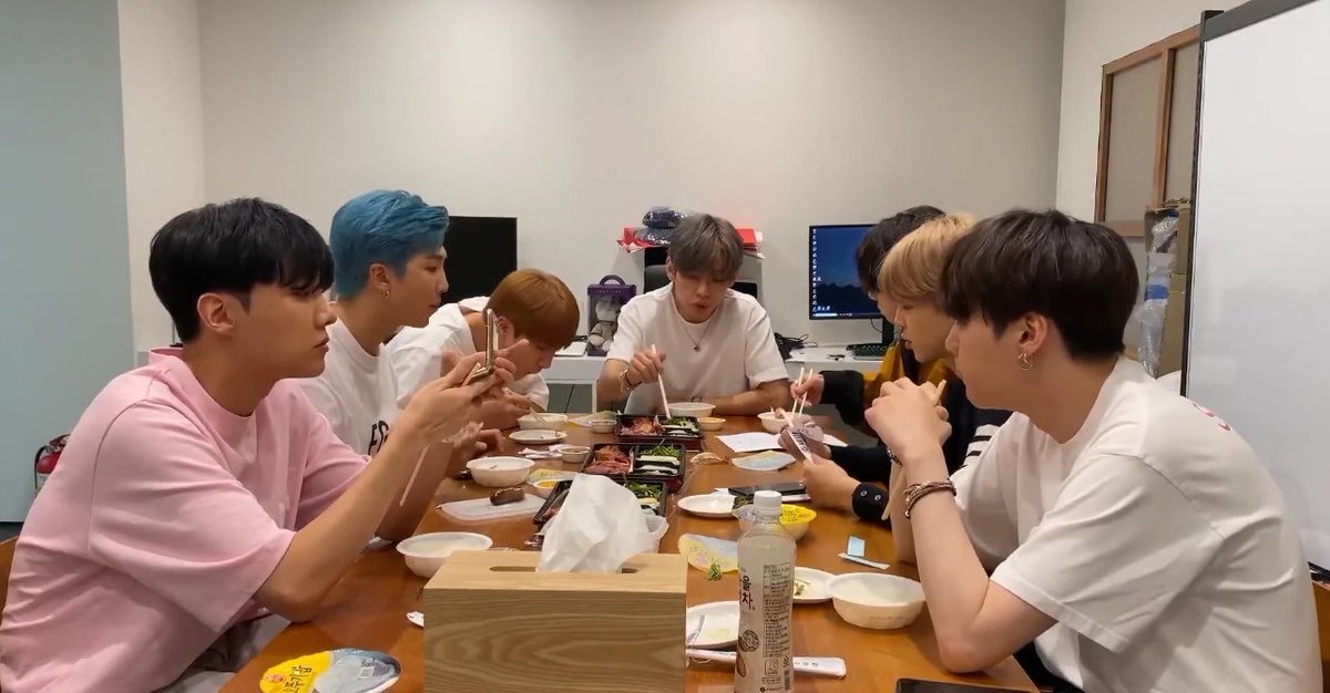 mhereonlyforbts's tweet photo. ONE TIME FOR               TWO TIMES FOR
THE PRESENT                 THE PAST https://t.co/FiJ5nAwRNj