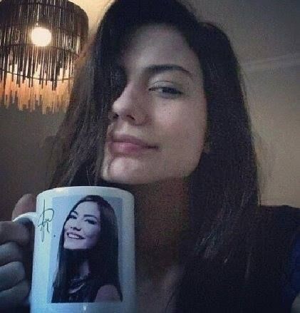 nisanakyol_'s tweet photo. Ne kadar benziyoruz değil mi bunu görsen beni çok mutlu eder misin 🥹 #DemetÖzdemi̇r 🤍 @dmtzdmr https://t.co/AbfRnLbdmn