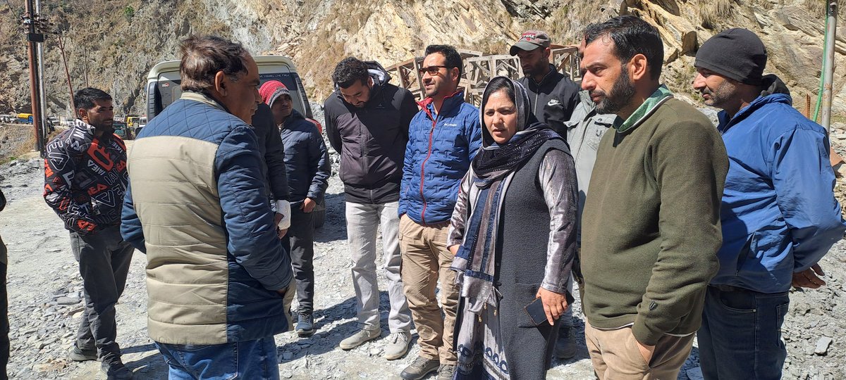 SDMBanihal's tweet photo. SDM Banihal along with Chairperson DDC Ramban visited Nachlana Bridge and took stock of the restoration work of damaged abetment, directed GM Ircon to speed up the work for complete restoration of the damaged portion of road.
@OfficeOfLGJandK @Rameshkumarias @dcramban @diprjk https://t.co/uj3scY1P5j