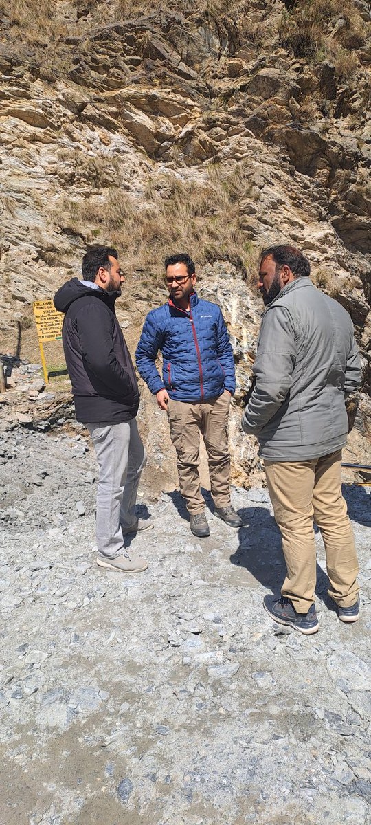 SDMBanihal's tweet photo. SDM Banihal along with Chairperson DDC Ramban visited Nachlana Bridge and took stock of the restoration work of damaged abetment, directed GM Ircon to speed up the work for complete restoration of the damaged portion of road.
@OfficeOfLGJandK @Rameshkumarias @dcramban @diprjk https://t.co/uj3scY1P5j