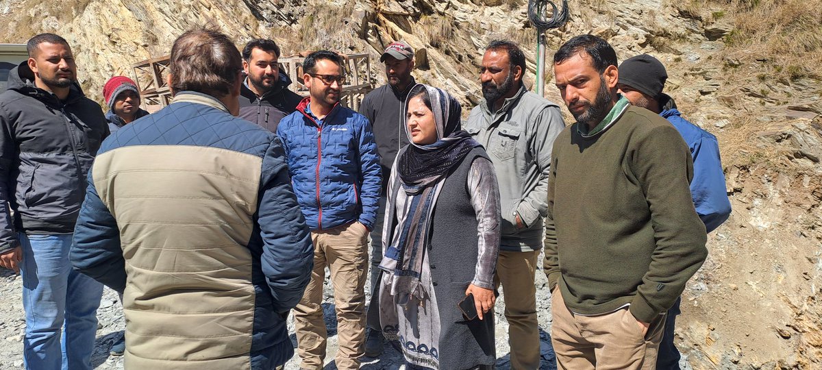 SDMBanihal's tweet photo. SDM Banihal along with Chairperson DDC Ramban visited Nachlana Bridge and took stock of the restoration work of damaged abetment, directed GM Ircon to speed up the work for complete restoration of the damaged portion of road.
@OfficeOfLGJandK @Rameshkumarias @dcramban @diprjk https://t.co/uj3scY1P5j