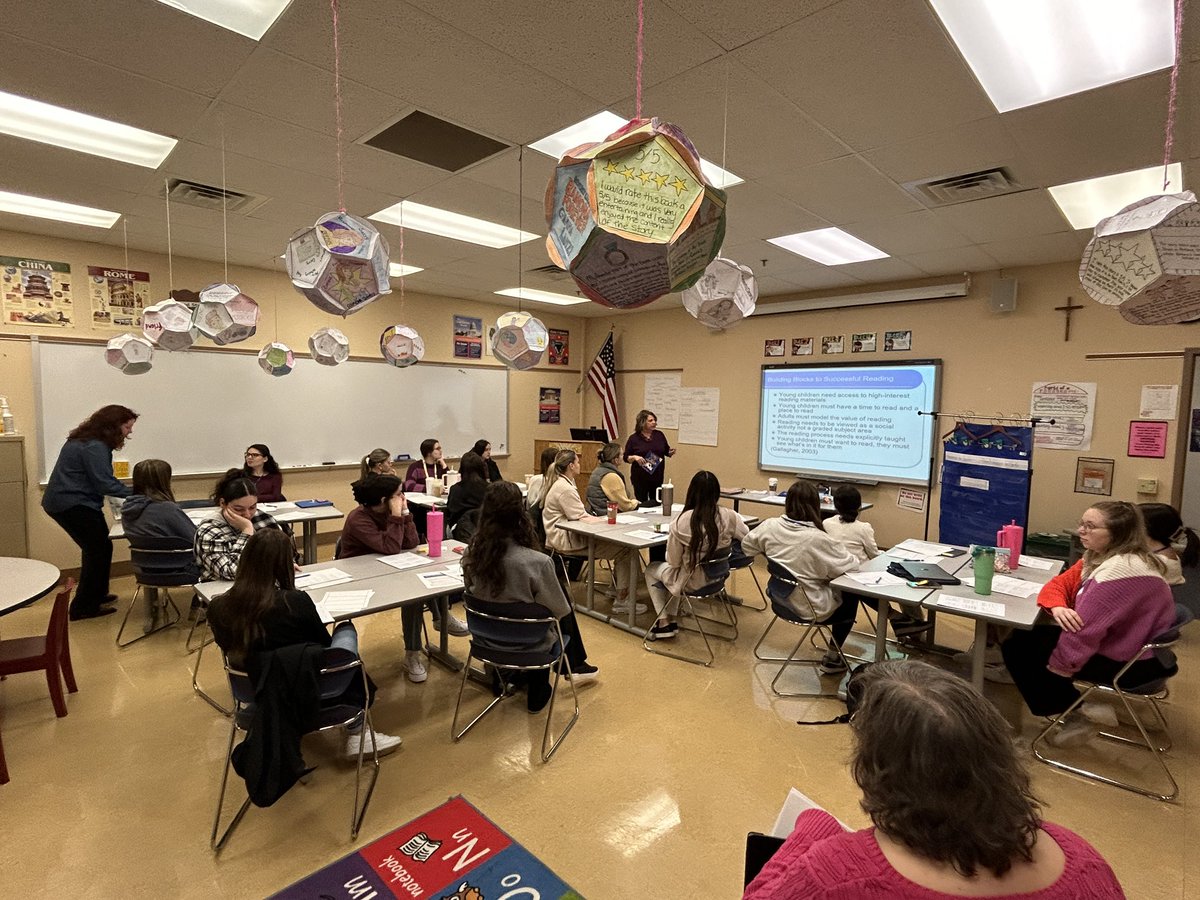 LiteracyAGE's tweet photo. Our first #LitAGE24 sessions on hands-on reading strategies and AI strategies engaged our attendees! #LitAGE https://t.co/mf9nShMoB2