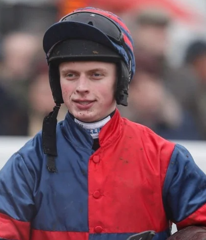 pigeon_island's tweet photo. Disaster at the last @HerefordRaces for MACKENBERG which gives @james_bowen_ a double on the day as #TopWeight #BestHorse COURTLAND 12/1 picks up the pieces on his return from a 119 day absence for Dad @Peter_Bowen_ https://t.co/MhbevGD5g9