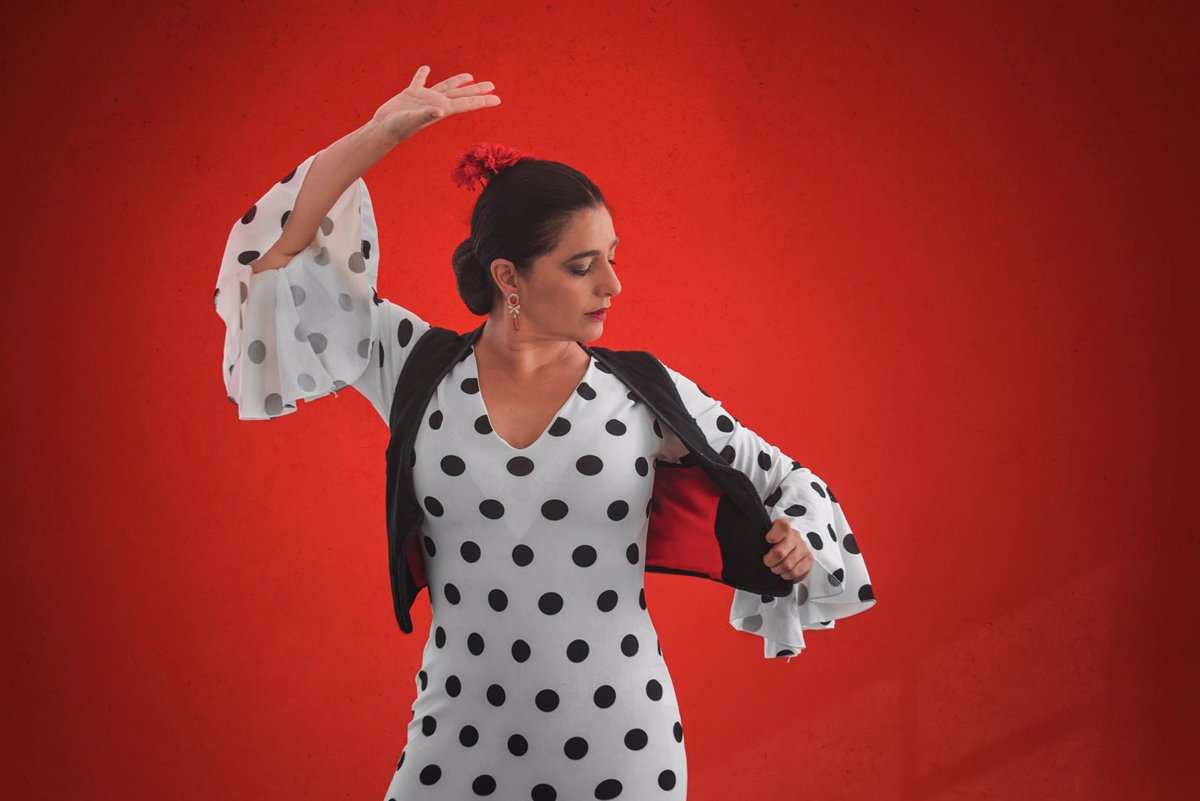 #DoñaSevilla Gran velada de Angeles gabaldon en <a href="/Teatro_Real/">Teatro Real</a>
Un espectáculo q recorre la historia del baile flamenco y sus diferentes palos, poniendo en valor el uso de complementos: el mantón, el sombrero, las castañuelas… Pasión, fuerza, entrega, verdad y calidad acreditada.