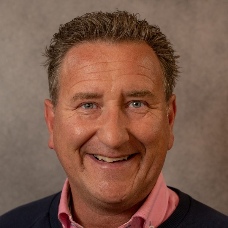 Raadscolumn Wally Rodenburg 
Democratie maak je!
Vorig jaar september heb ik de eer gehad om mee te mogen werken aan de podcast ‘Democratie maak je’ van het adviesbureau voor lokale overheden.
Ben je nieuwsgierig,hier link naar soundcloud.com.  Veel luisterplezier!