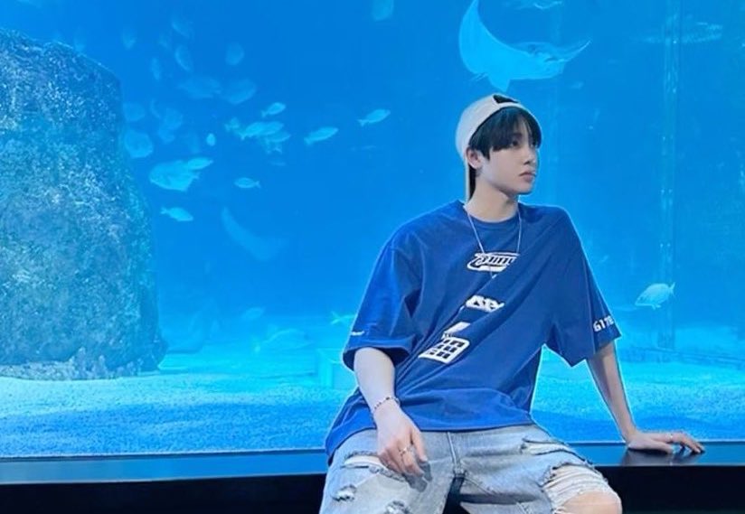 bunnyeona_'s tweet photo. Aquarium date🪼🫧
•
•
•
•
•
#RYSD #road𝓨selcaday #roadyselcaday #HUNTER #헌터 #싸이커스 #XIKERS #로디 https://t.co/wnMLOP99Tc