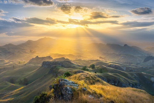 Light Dance (Horizontal) by Jos Buurmans bit.ly/4a5Te37 #thingsdavidlikes 500px, atmosphere, atmosphericnature, beamsoflight, evening, flickr, goldenhour, hastings, havelocknorth, hawkesbay, heretaunga, hills, hilly, landscapephotography, mounterin, mountain, mountainl…