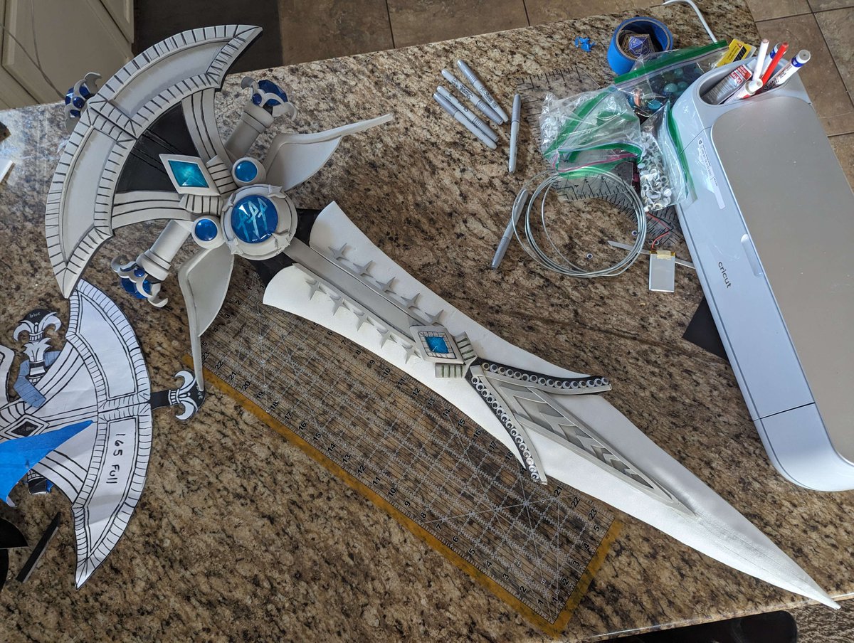 vyndi_'s tweet photo. This is me trying to post publicly more. Here is my current project, Halone's sword from xiv. All handmade with EVA foam!

#ffxiv #ffxivart https://t.co/3LXVqLUrYd