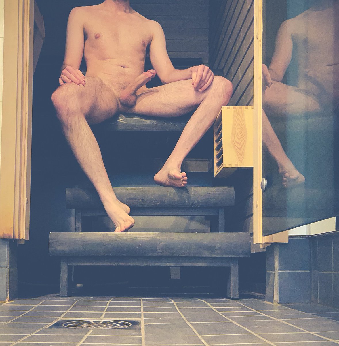 When in Finland 😶‍🌫️🍆
#gaysauna #hardon #bigdick #gayhorny