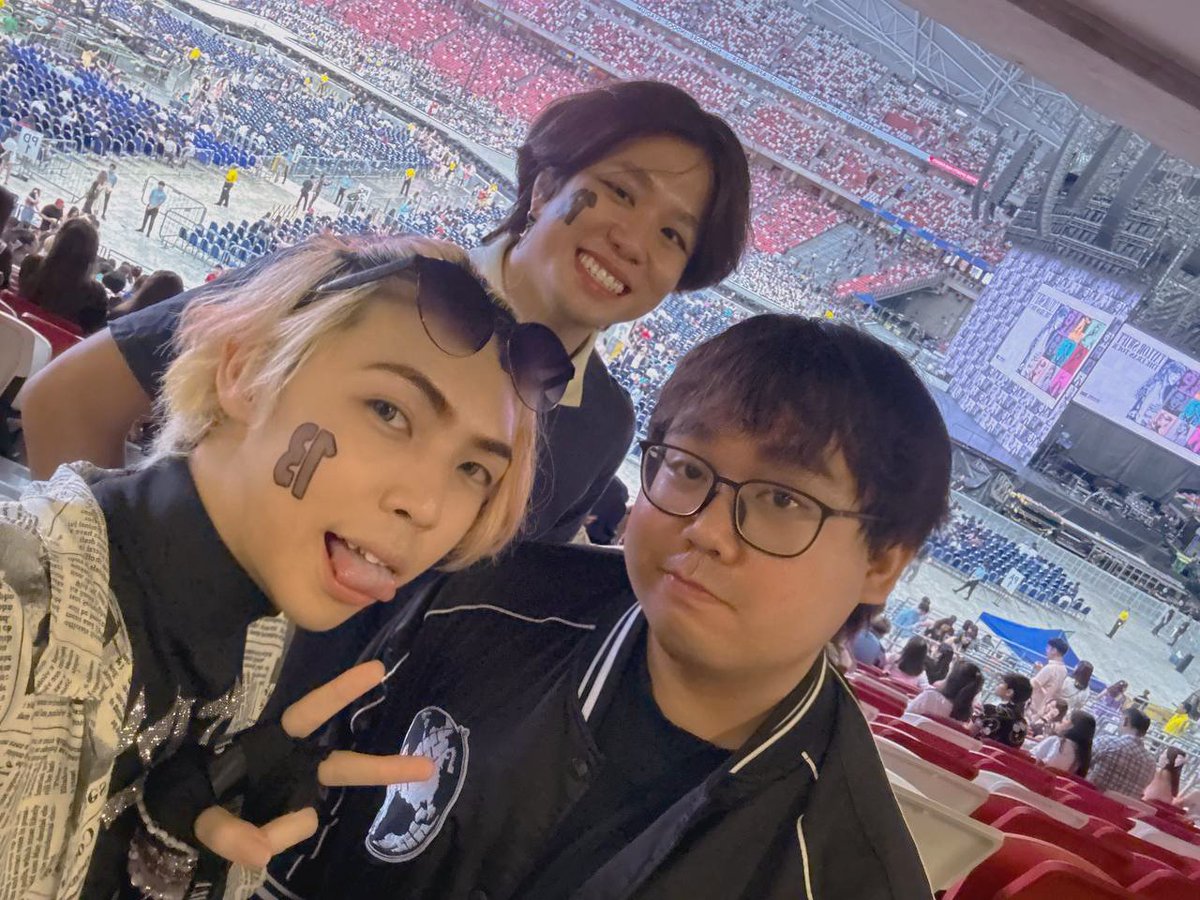 Went 4/6 nights of Taylor Swift's Eras tour and my life is officially complete~ 😇