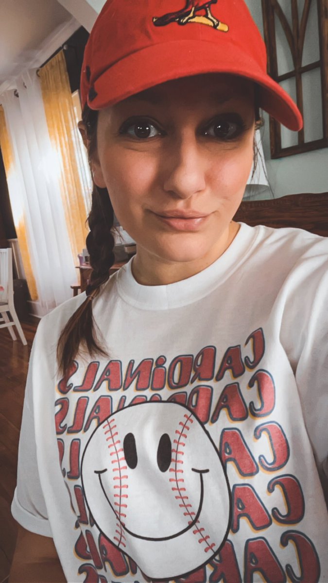 MrsCrazyCoach's tweet photo. #NewProfilePic #GoCards https://t.co/fE9542Ager