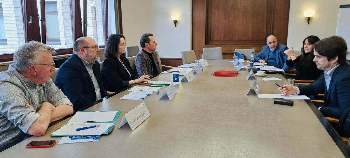 S.E. <a href="/FailyLukman/">Lukman Faily لقمان الفيلي</a> traf in Hamburg einer Reihe von Vertretern wiss Einr. Die Mögl der wiss ZA, die Bereitst von Stipendien u die Entwicklung 🇮🇶 Bildungskader wurden besprochen.
<a href="/GIGA_Institute/">German Institute for Global and Area Studies</a> <a href="/FAU_Germany/">FAU Germany</a> <a href="/ruhrunibochum/">Ruhr-Universität Bochum</a> <a href="/unihh/">Universität Hamburg</a> <a href="/coenatolin/">College of Europe in Natolin</a>