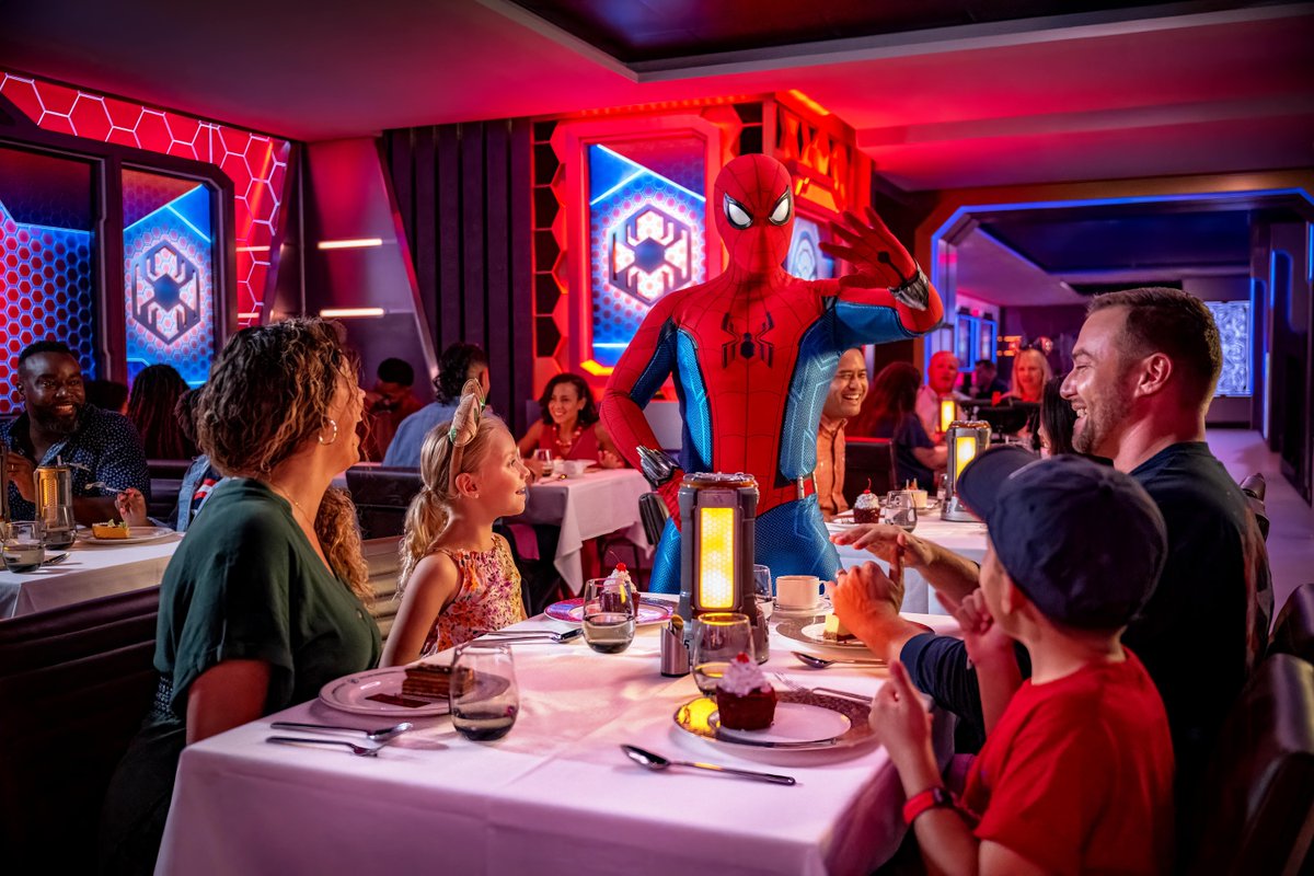 🎭 Espectáculos en el Walt Disney Theatre

🍽️ Restaurantes gourmet para todos los gustos

☀️ Piscinas tematizadas, sol y mar

⚓ Escalas en puertos paradisíacos

#DisneyDestinos