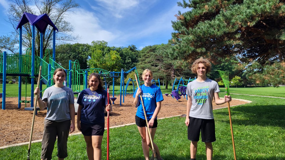 city_of_toledo's tweet photo. Lights, camera, action! 🎬 The Youth Advisory Board is not just about meetings; it's about hands-on community projects. Swipe left to see our action teams in motion! #YAB2024

The YAB application is currently open! Apply by April 1st at https://t.co/CqnDQnyAWd https://t.co/UkdAYBzS2a