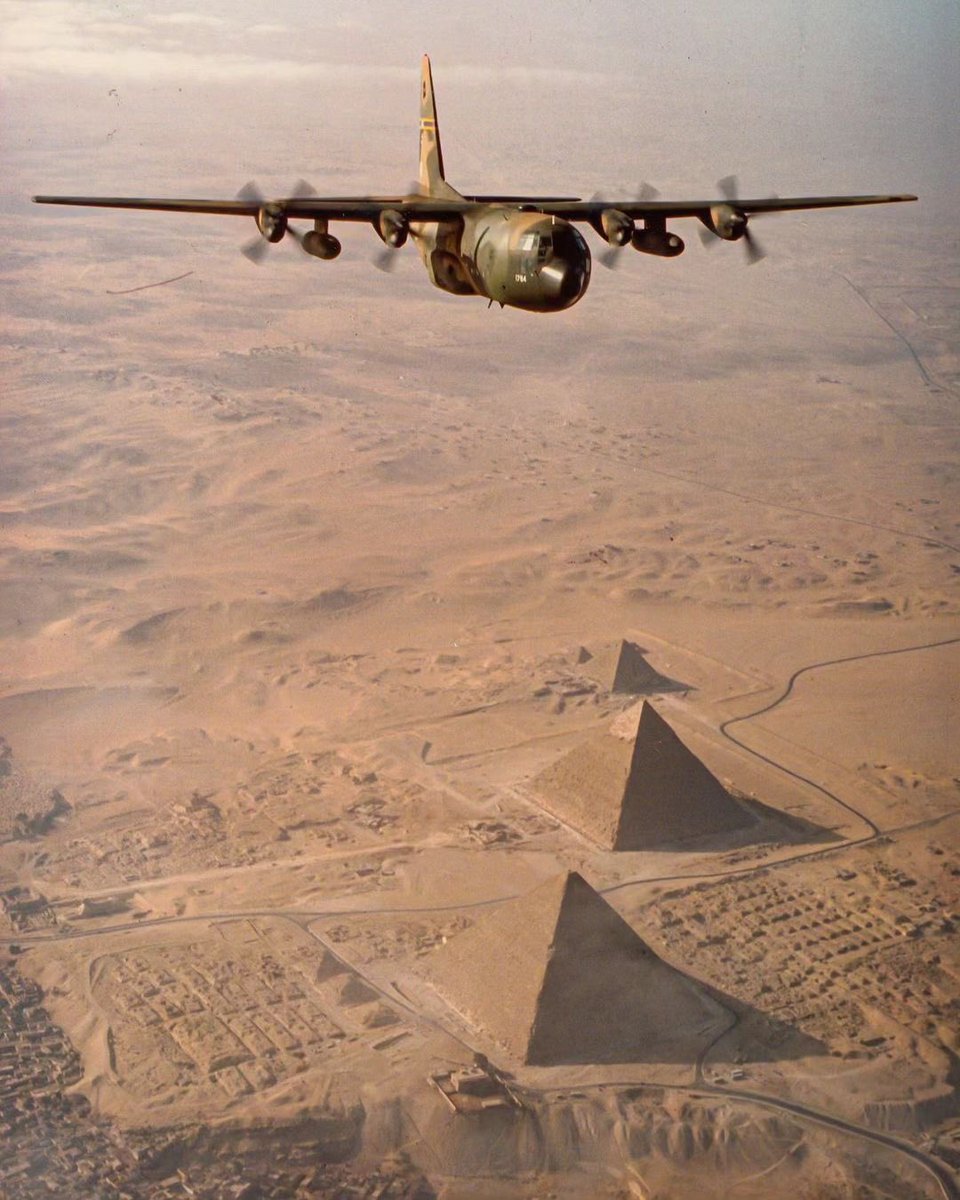 “A C-130E Hercules of the 130th Tactical Airlift Group, West Virginia Air National Guard, flies over the Pyramids of Giza, Egypt, 1981 🇺🇲🇪🇬” - Seen on: acepilotaviation (IG)
-
#C130 #Hercules #AirNationalGuard #Egypt