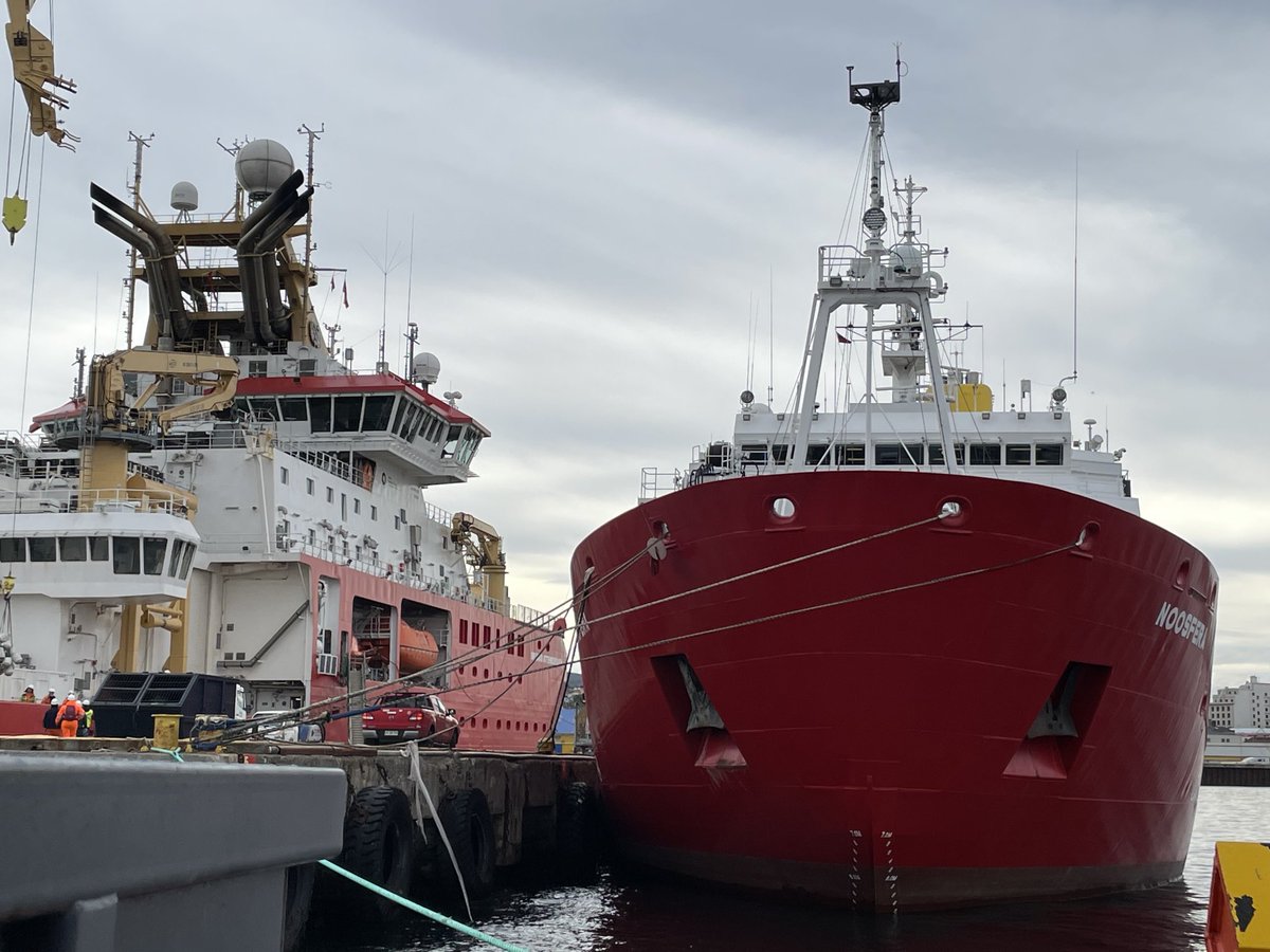 CarolRobinson8's tweet photo. Nostalgic tour around the Noosfera / previously ⁦@BAS_News⁩ RRS JCR ⁦@UEAResearch⁩ ⁦@ueaenv⁩ #AntarcticPICCOLO https://t.co/yyDRQmZ4NG