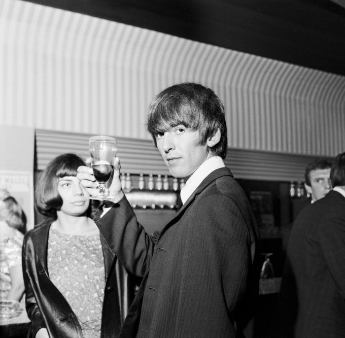 BeatlesArchive2's tweet photo. George Harrison, 31 May 1964 - Prince Of Wales Theatre, London
The #Beatles via @never_tomorrow https://t.co/c32cDRm7cG