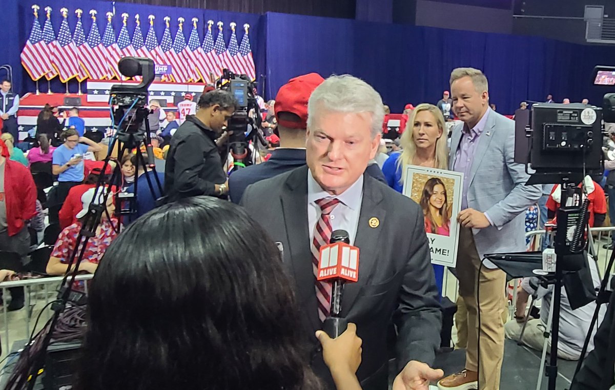 TeamOverhaulDC's tweet image. .@MikeCollinsGA working the media in Rome, GA for @TeamTrump.