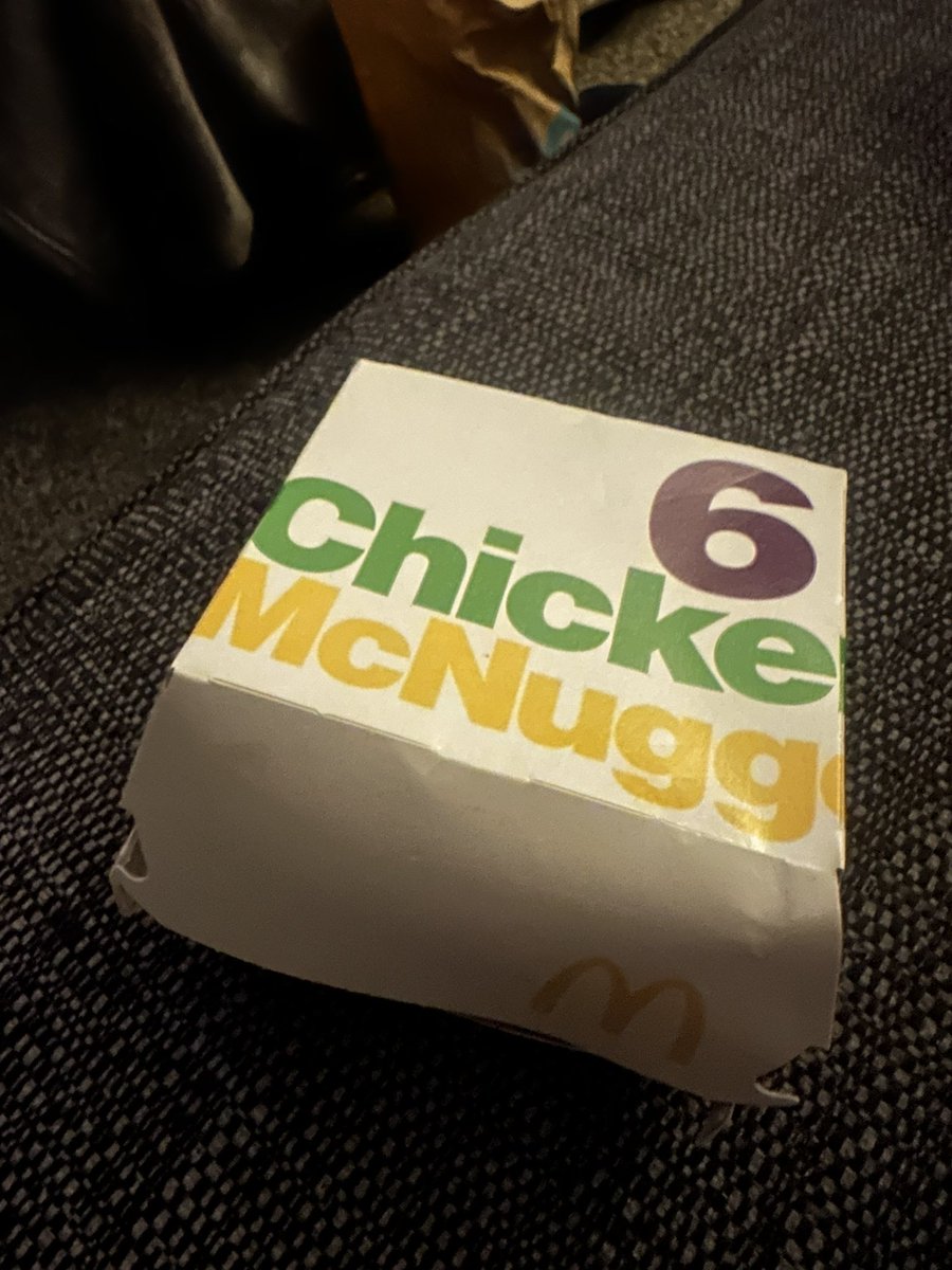 MrsHannahJPJ's tweet photo. @McDonaldsUK super sad, ordered a 9 chicken nugget meal, but only got 6 😢🥺 https://t.co/pqCG7cvTOh