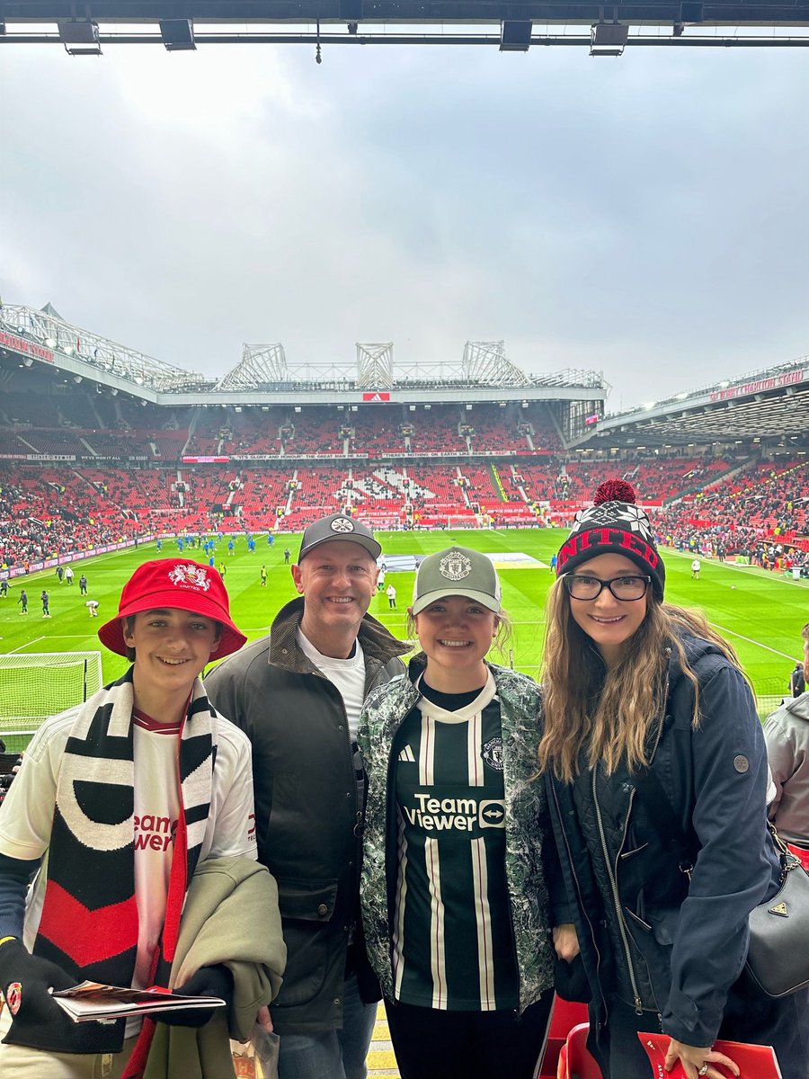Meredith Thompson (@merthomp) on Twitter photo Watching <a href="/ManUtd/">Manchester United</a> 2-0 over Everton from the Stretford End was a great way to start Spring Break. Watching <a href="/ManUtd/">Manchester United</a> 2-0 over Everton from the Stretford End was a great way to start Spring Break.