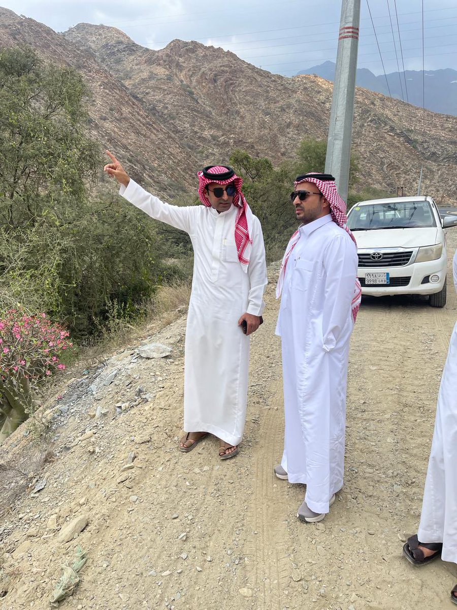 rijalalma002's tweet photo. 📷 | لأن عملنا تكاملي، وهدفنا هو خدمتكم.. رئيس #بلدية_رجال_ألمع المهندس /عبدالله الأسمري في جولة ميدانية للحبيل والقرى التابعة لها لضمان تقديم الخدمات بشكل يلامس تطلّعاتكم 🙏🏼

#أمانة_منطقة_عسير
#بلدية_رجال_ألمع https://t.co/bCQgBbjHqZ