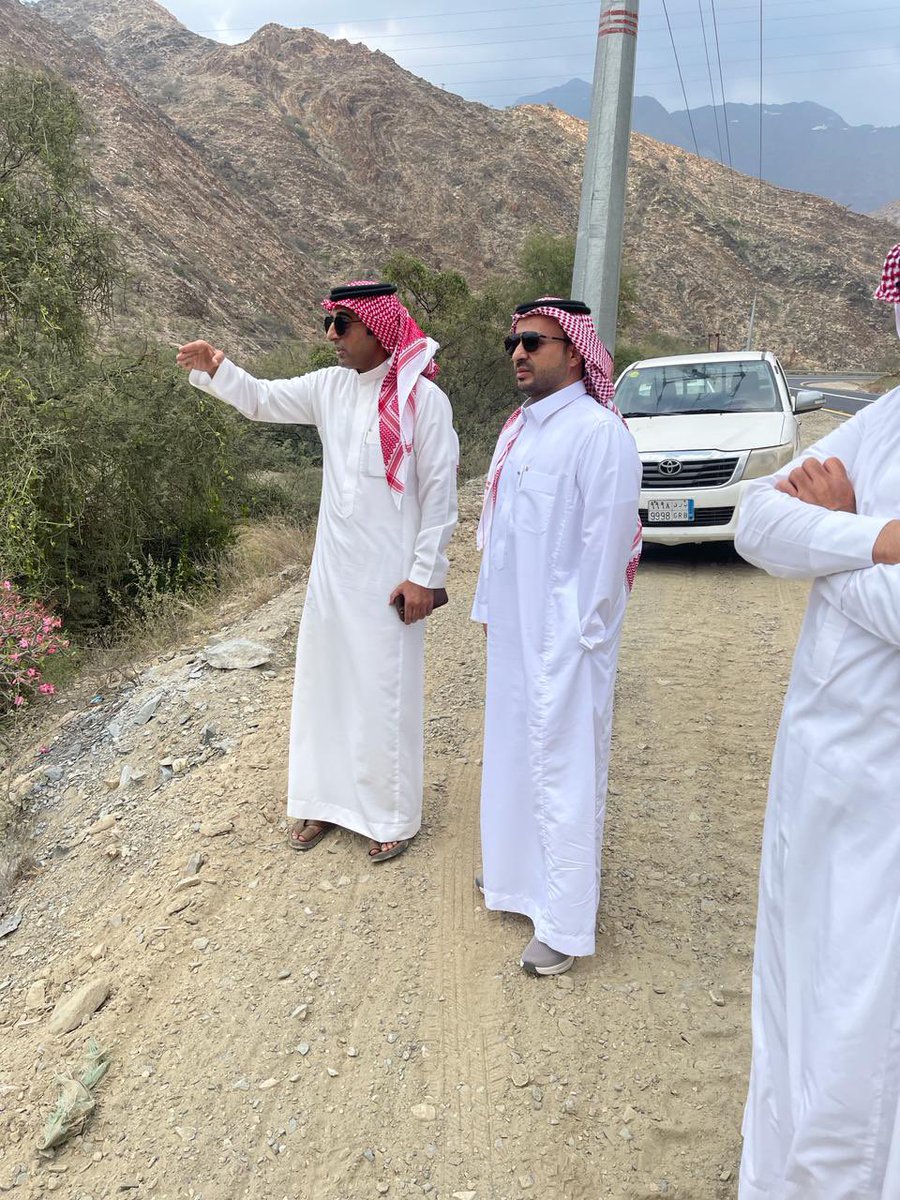 rijalalma002's tweet photo. 📷 | لأن عملنا تكاملي، وهدفنا هو خدمتكم.. رئيس #بلدية_رجال_ألمع المهندس /عبدالله الأسمري في جولة ميدانية للحبيل والقرى التابعة لها لضمان تقديم الخدمات بشكل يلامس تطلّعاتكم 🙏🏼

#أمانة_منطقة_عسير
#بلدية_رجال_ألمع https://t.co/bCQgBbjHqZ