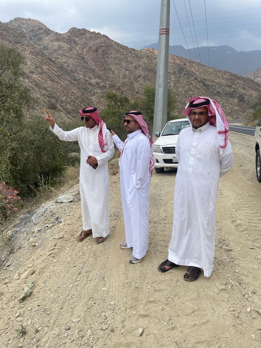 rijalalma002's tweet photo. 📷 | لأن عملنا تكاملي، وهدفنا هو خدمتكم.. رئيس #بلدية_رجال_ألمع المهندس /عبدالله الأسمري في جولة ميدانية للحبيل والقرى التابعة لها لضمان تقديم الخدمات بشكل يلامس تطلّعاتكم 🙏🏼

#أمانة_منطقة_عسير
#بلدية_رجال_ألمع https://t.co/bCQgBbjHqZ