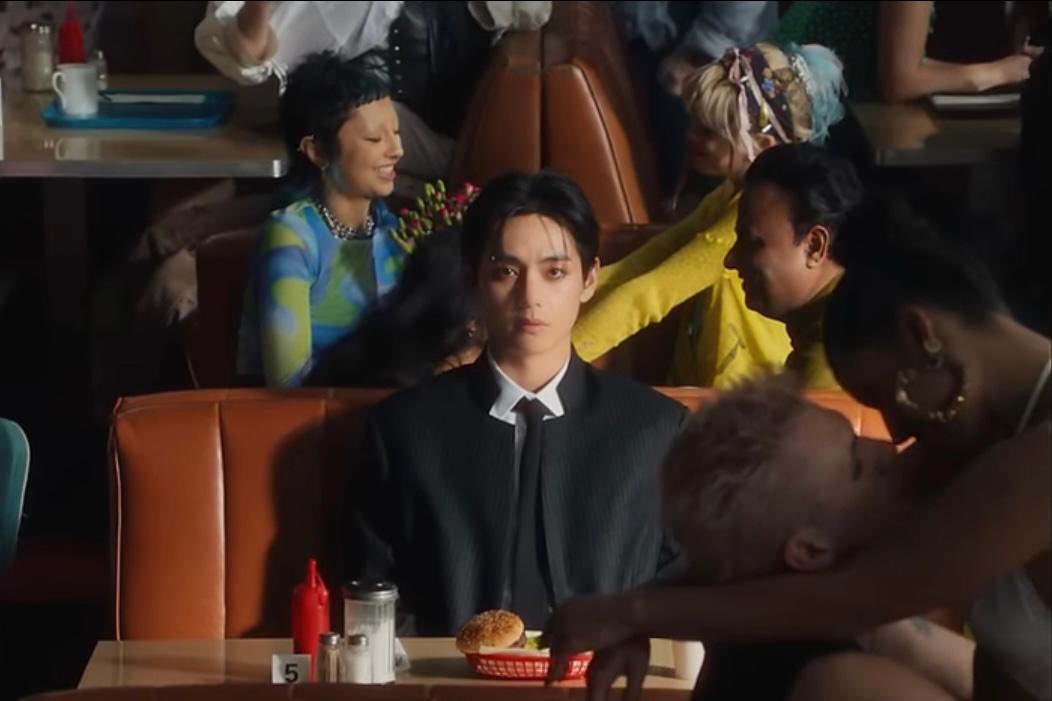 WORLDMUSICAWARD's tweet photo. #V's new trailer to #FRI_END_S, out March 15, gets fans really excited...👏📽️🎶💥3⃣/1⃣5⃣❤️‍🔥 👑💜

FRIENDS BY V TEASER 1
#FRI_END_S_TeaserVer1
FRIENDS IS COMING
V IS COMING
#V_FRIENDS
#FRI_END_S #뷔 https://t.co/EDPh9kpyCe