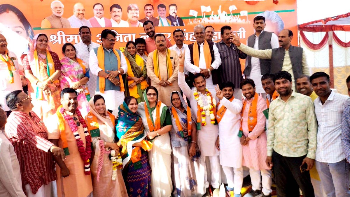projsratlam's tweet photo. #Ratlam जिले के नामली में शनिवार को प्रदेश के वन पर्यावरण एवं अनुसूचित जाति कल्याण मंत्री श्री नागरसिंह चौहान, विधायक रतलाम ग्रामीण श्री मथुरालाल डामर, श्री प्रदीप उपाध्याय की उपस्थिति में एसडीआरएफ योजना अंतर्गत निर्माण कार्यों का भूमि पूजन किया गया।
-
#JansamparkMP 
#prortm https://t.co/6TS7ISeQeX