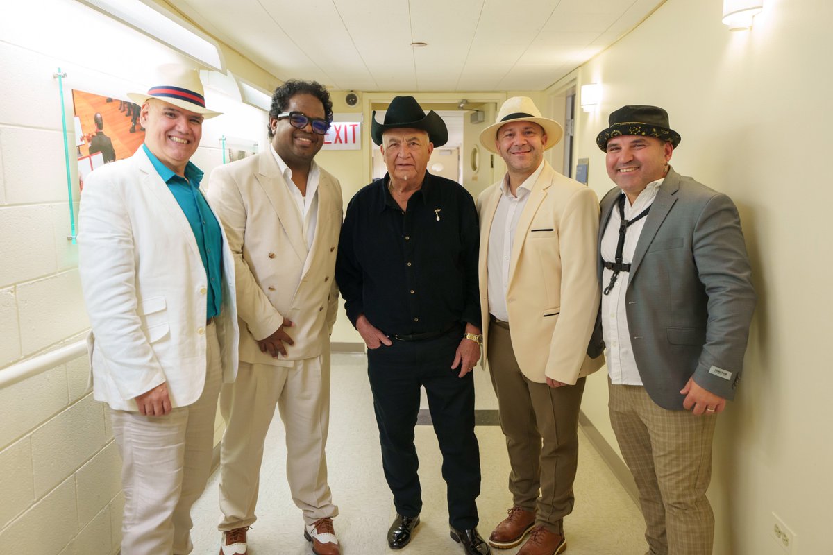 On Friday night at Symphony Center, legendary Cuban guitarist and sonero @EliadesOchoa brought the house down with a high-spirited performance of original tunes, traditional Cuban folk songs and hits from his time with @BuenaVistaSC. 📷: @toddrphoto